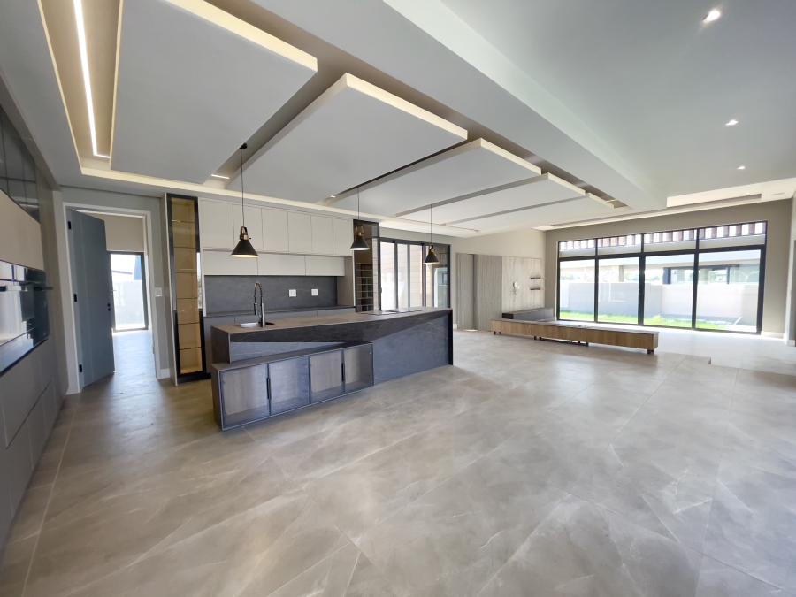 5 Bedroom Property for Sale in Serengeti Lifestyle Estate Gauteng