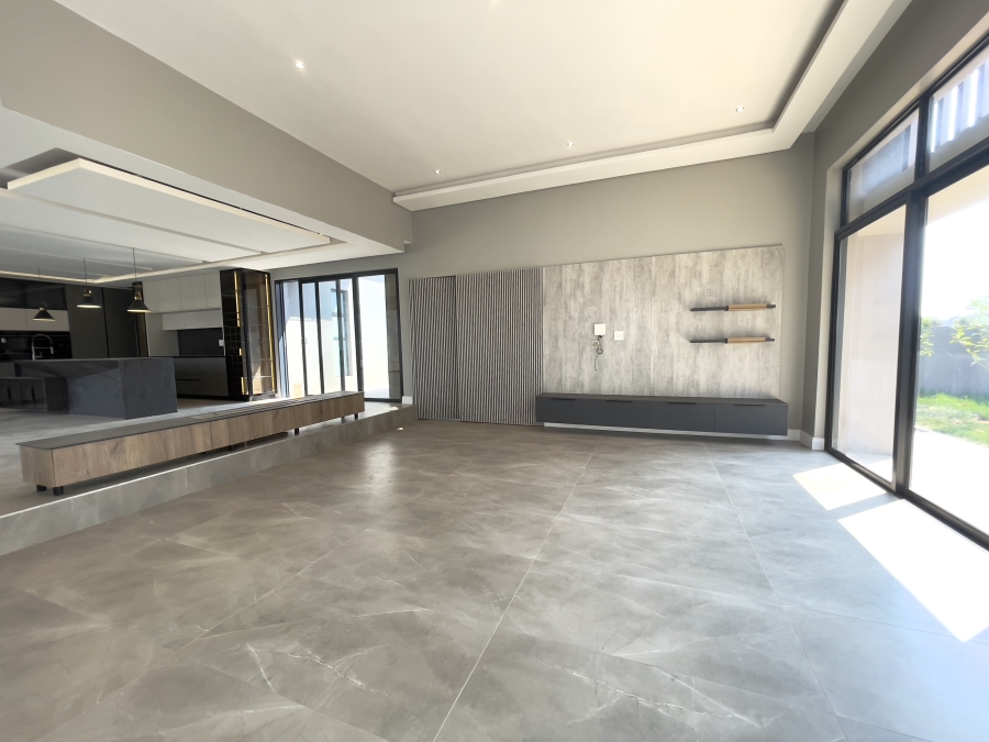 5 Bedroom Property for Sale in Serengeti Lifestyle Estate Gauteng
