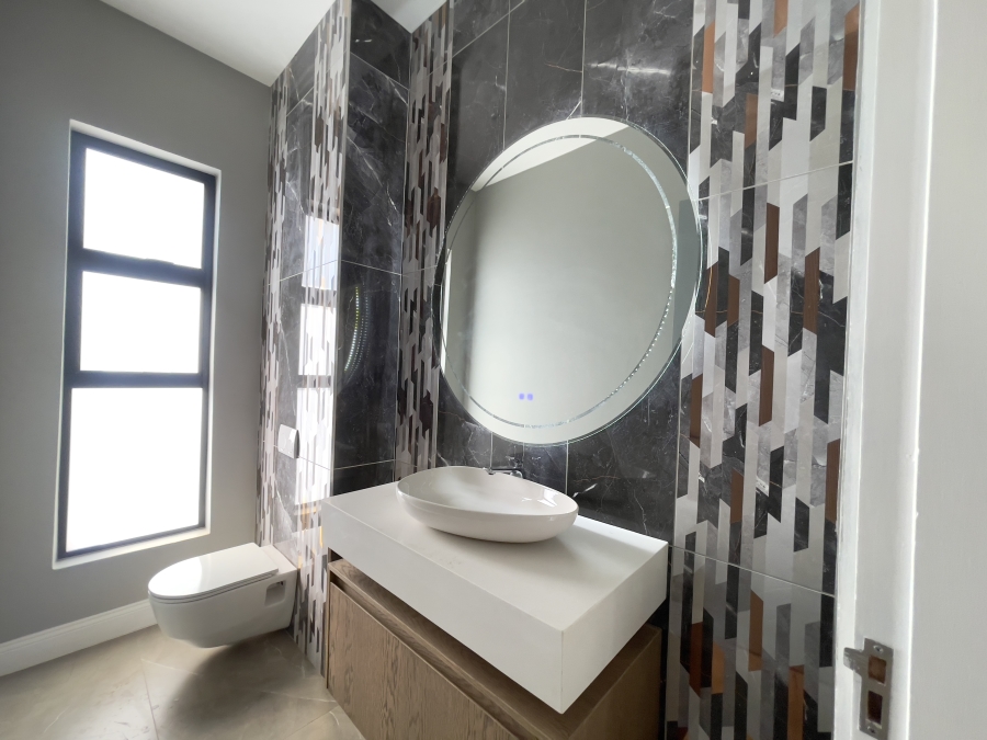 5 Bedroom Property for Sale in Serengeti Lifestyle Estate Gauteng