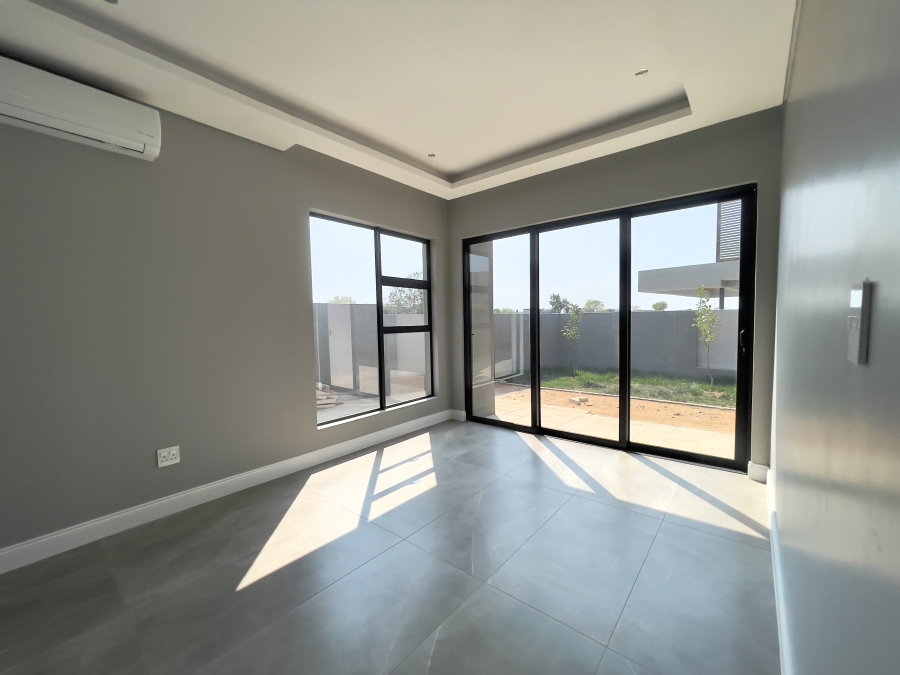 5 Bedroom Property for Sale in Serengeti Lifestyle Estate Gauteng