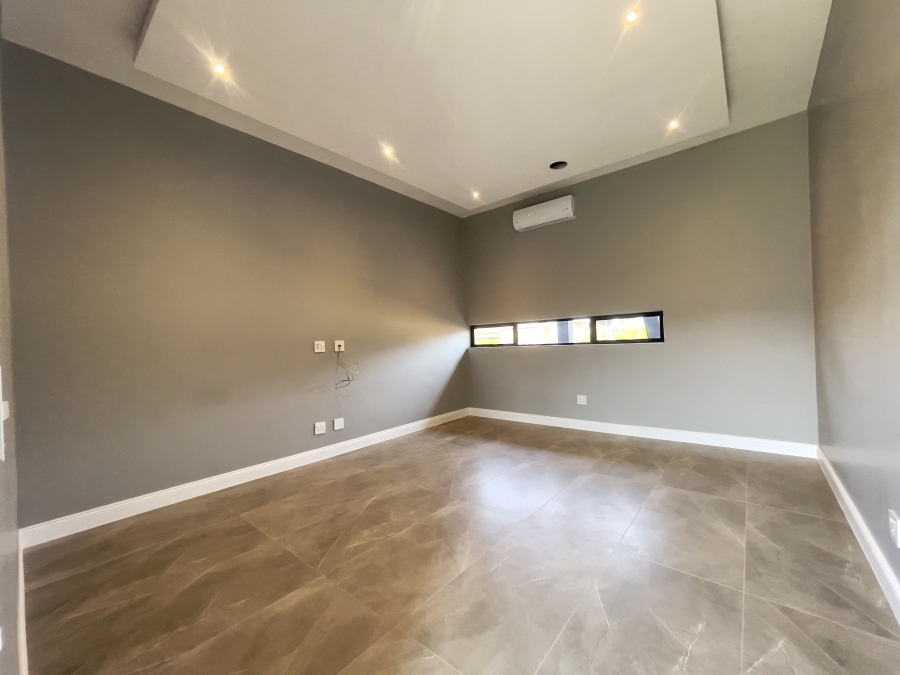 5 Bedroom Property for Sale in Serengeti Lifestyle Estate Gauteng