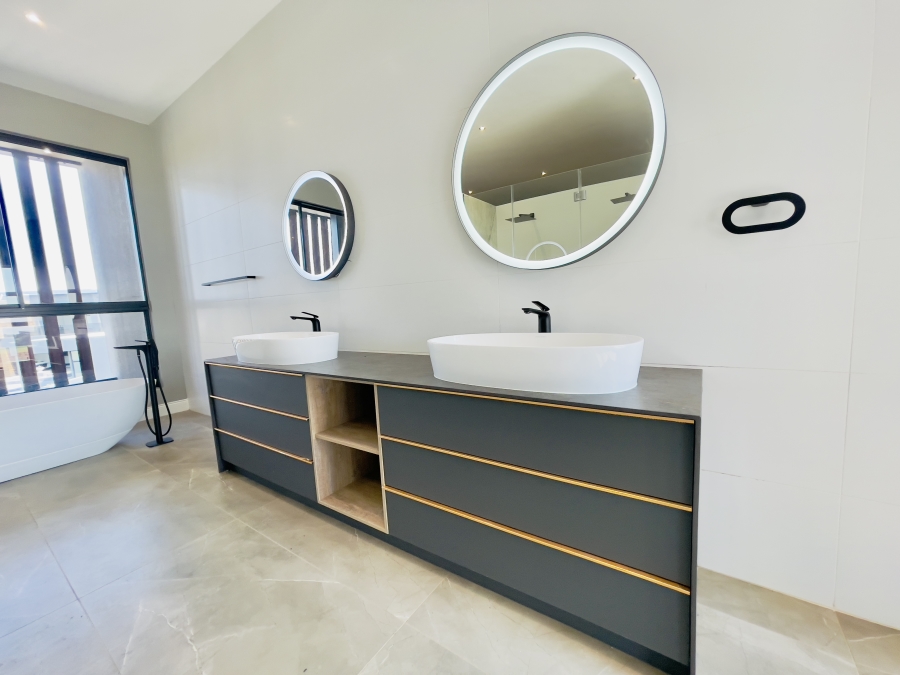 5 Bedroom Property for Sale in Serengeti Lifestyle Estate Gauteng