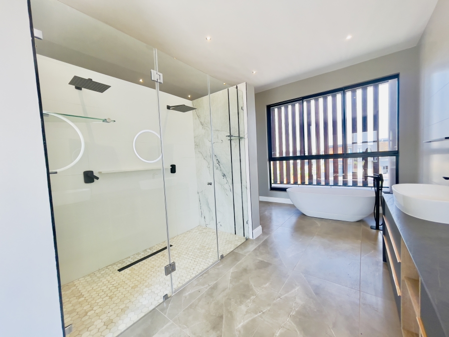5 Bedroom Property for Sale in Serengeti Lifestyle Estate Gauteng