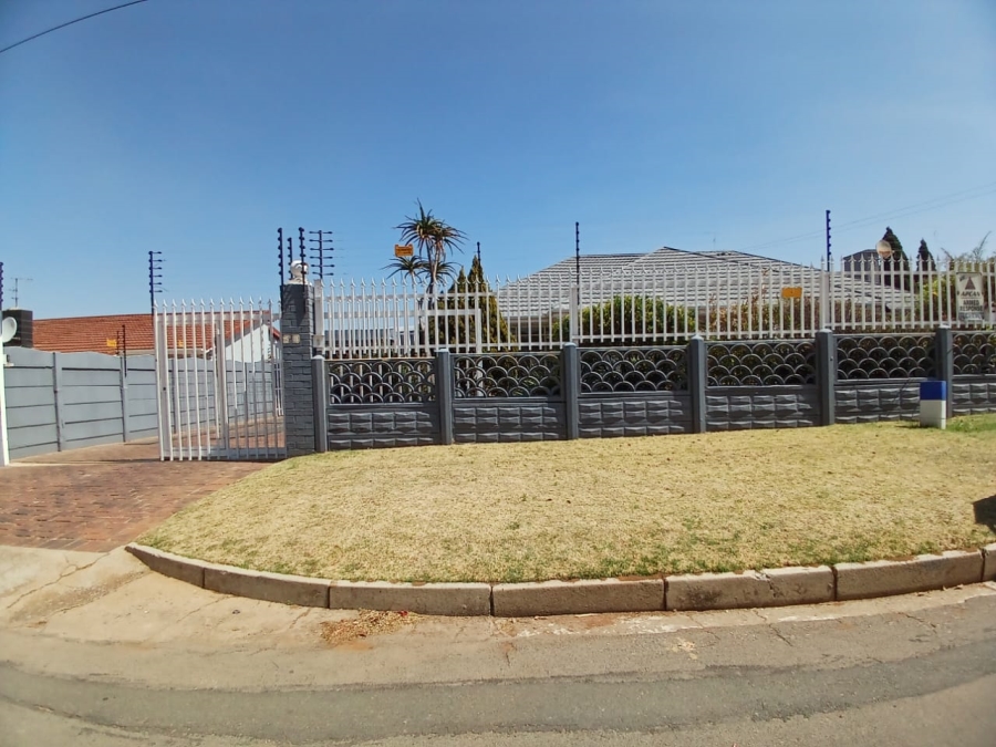3 Bedroom Property for Sale in Discovery Gauteng