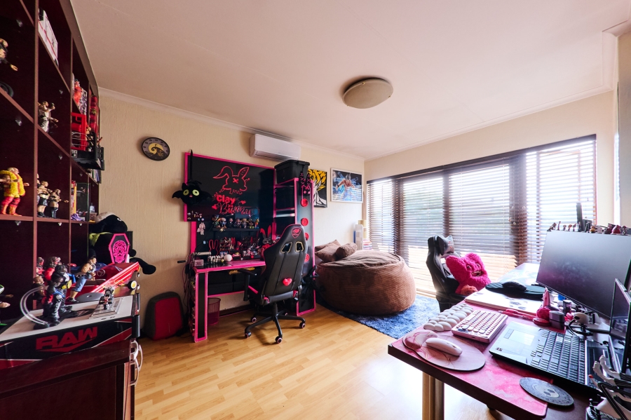 4 Bedroom Property for Sale in Erand Gardens Gauteng