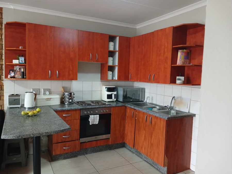 2 Bedroom Property for Sale in Honeypark Gauteng