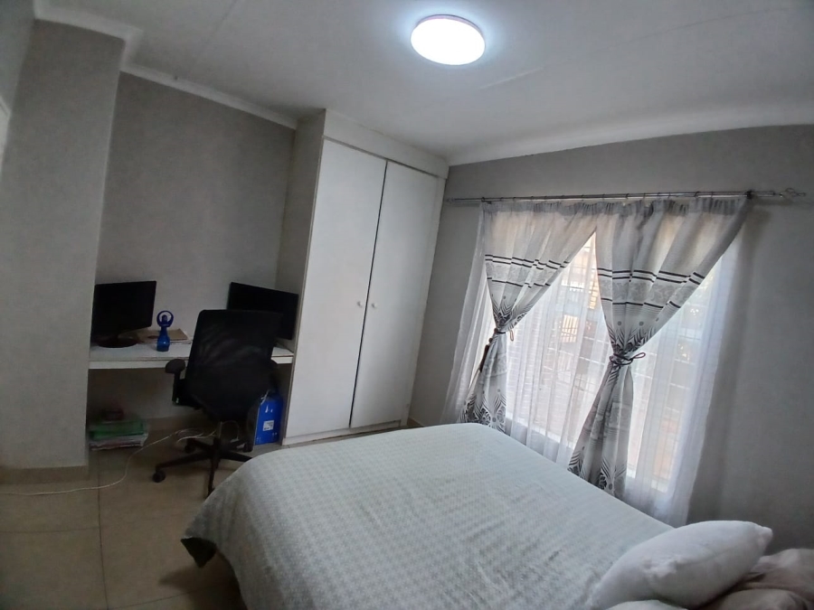 2 Bedroom Property for Sale in Honeypark Gauteng