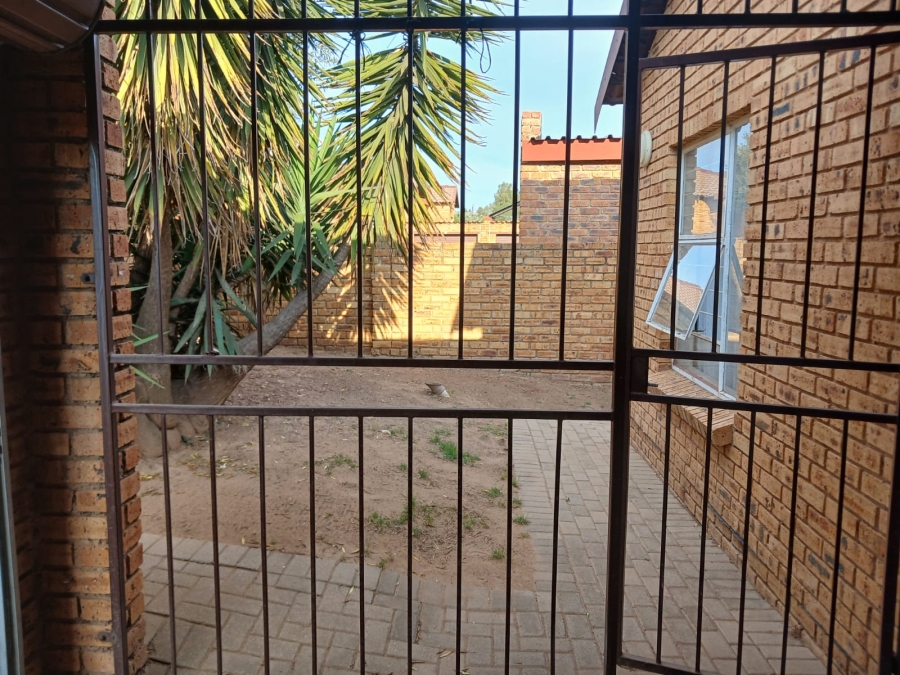 2 Bedroom Property for Sale in Honeypark Gauteng