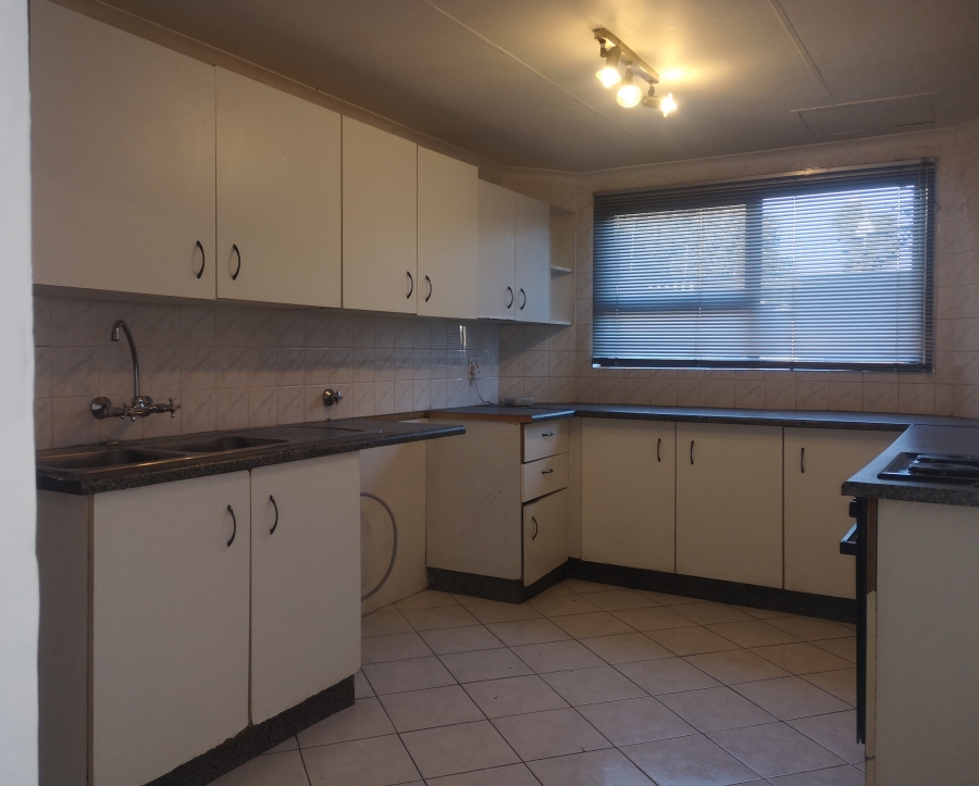 To Let 2 Bedroom Property for Rent in Albertville Gauteng