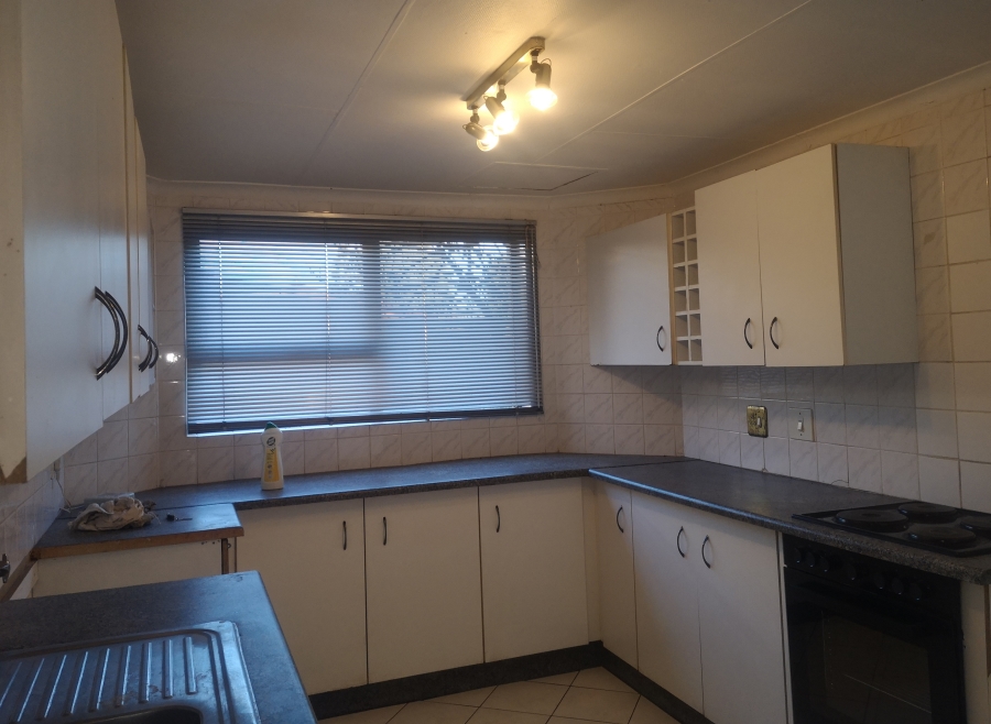To Let 2 Bedroom Property for Rent in Albertville Gauteng