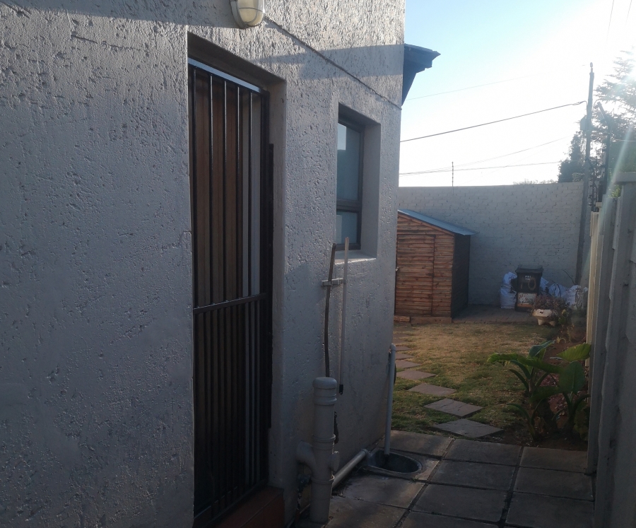 To Let 2 Bedroom Property for Rent in Albertville Gauteng