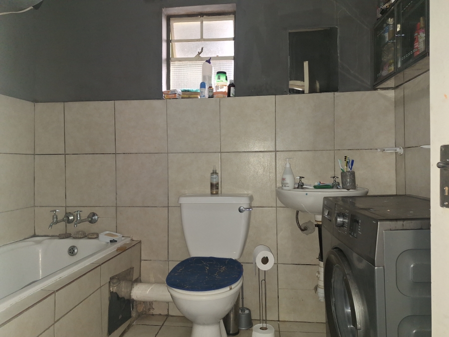 2 Bedroom Property for Sale in Fleurhof Gauteng