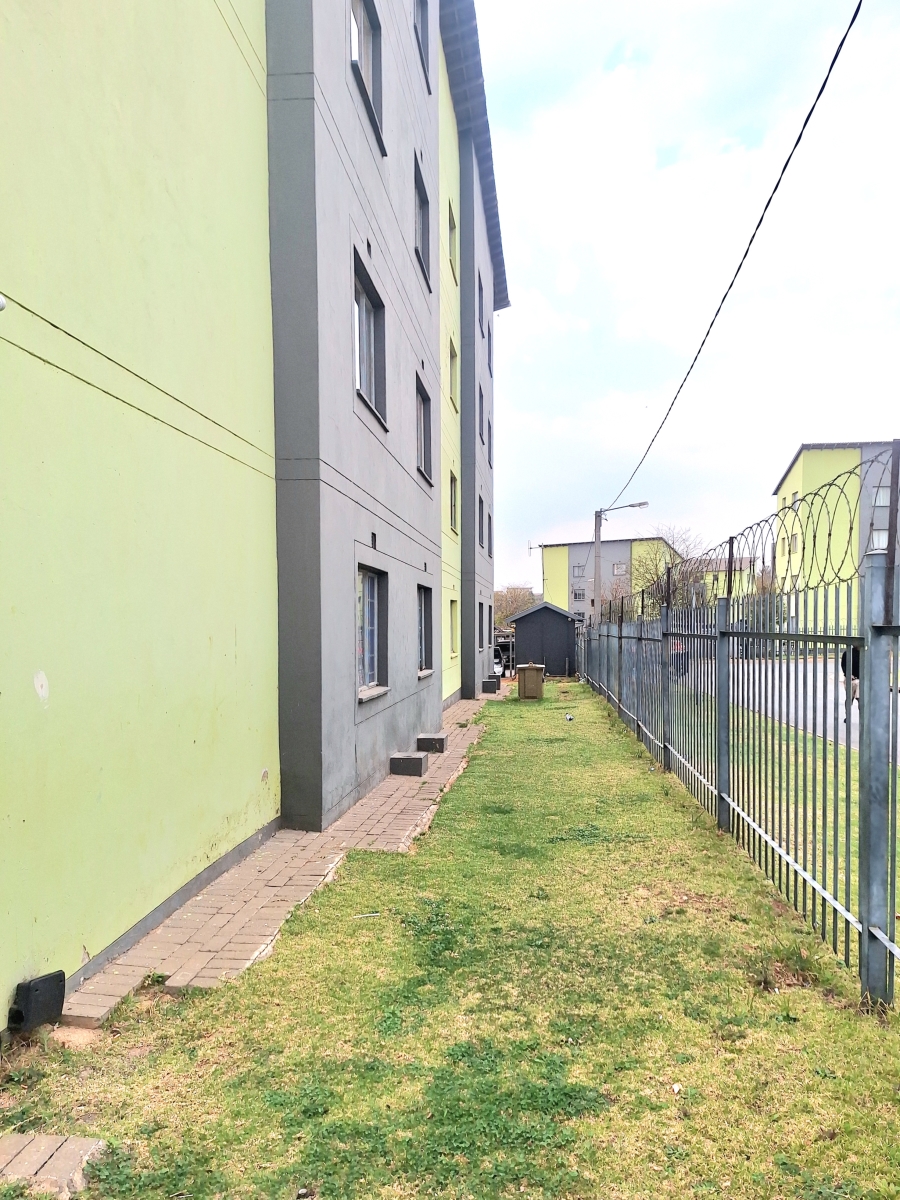 2 Bedroom Property for Sale in Fleurhof Gauteng