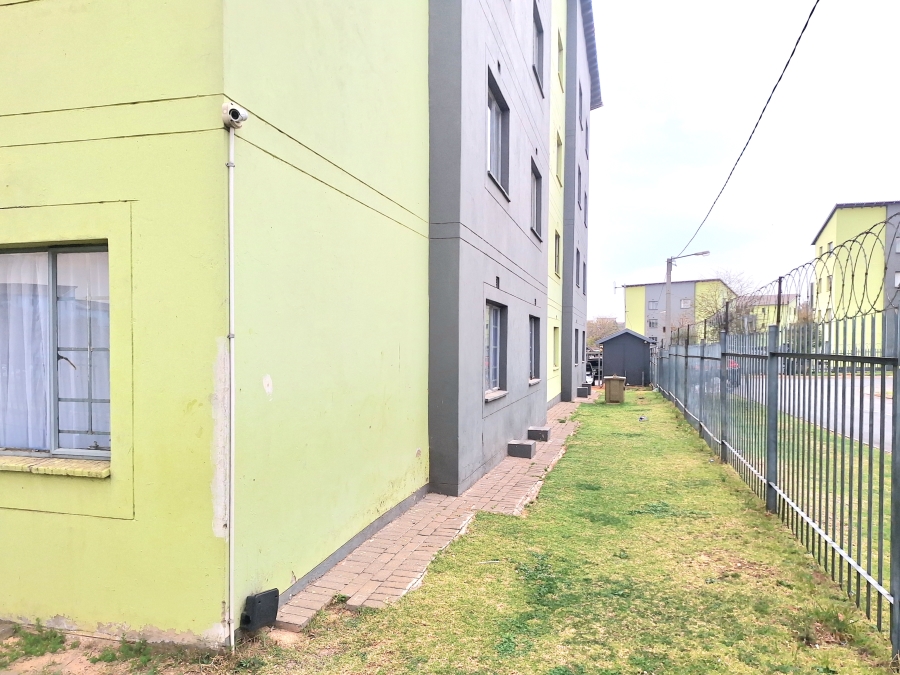 2 Bedroom Property for Sale in Fleurhof Gauteng