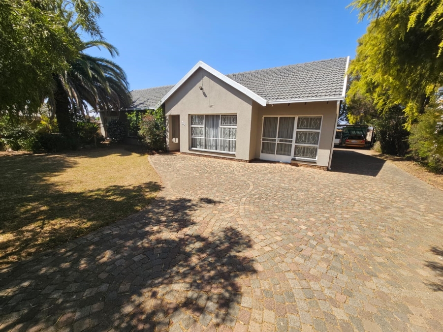 4 Bedroom Property for Sale in Mayberry Park Gauteng
