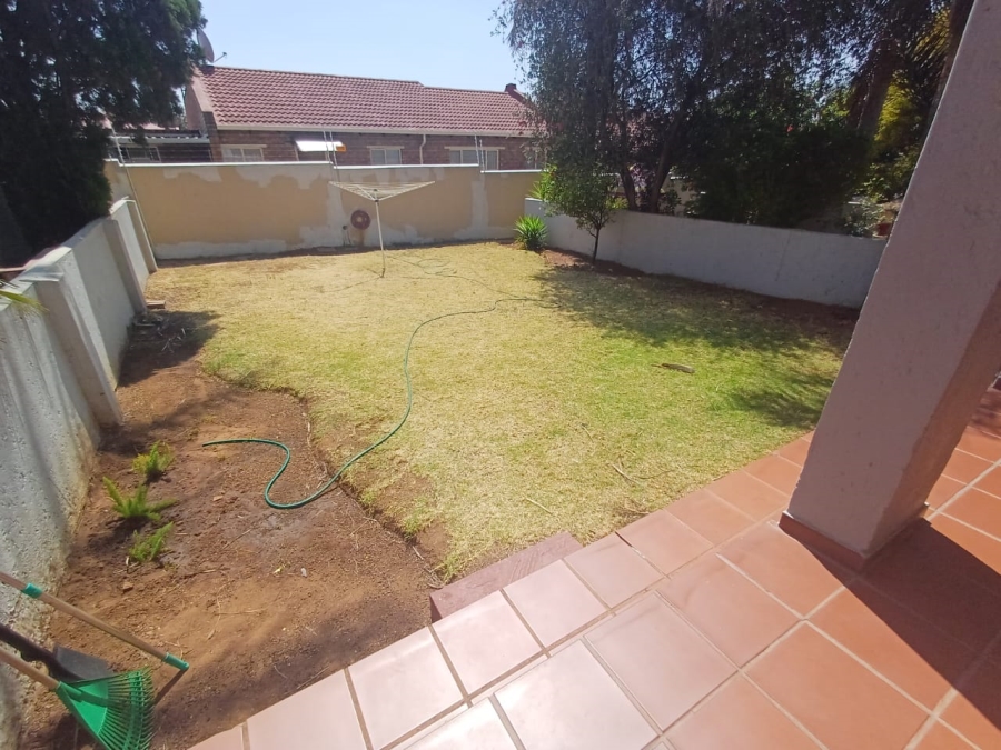 2 Bedroom Property for Sale in Glen Marais Gauteng