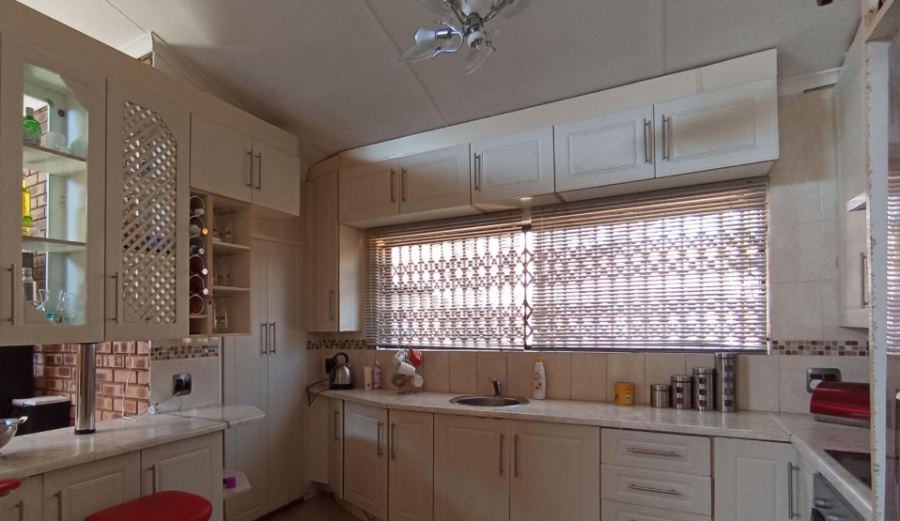 4 Bedroom Property for Sale in The Orchards Gauteng