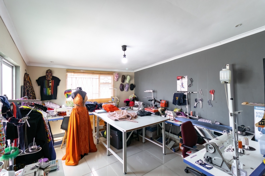 2 Bedroom Property for Sale in Kew Gauteng