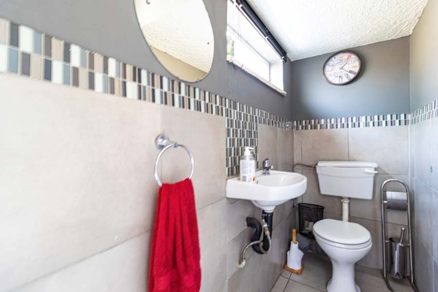 2 Bedroom Property for Sale in Kew Gauteng