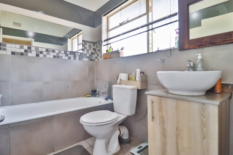 2 Bedroom Property for Sale in Kew Gauteng