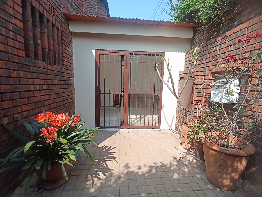 To Let 1 Bedroom Property for Rent in Orange Grove Gauteng