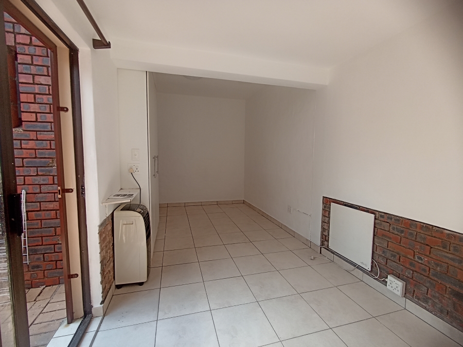 To Let 1 Bedroom Property for Rent in Orange Grove Gauteng