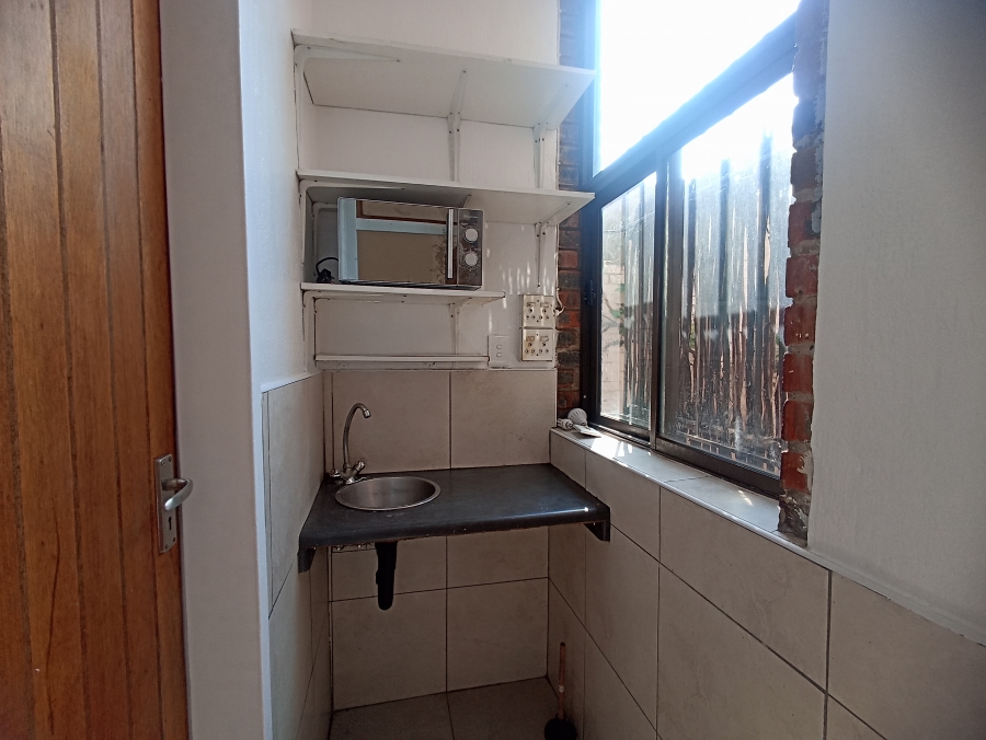 To Let 1 Bedroom Property for Rent in Orange Grove Gauteng
