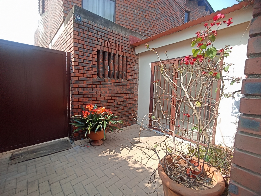 To Let 1 Bedroom Property for Rent in Orange Grove Gauteng