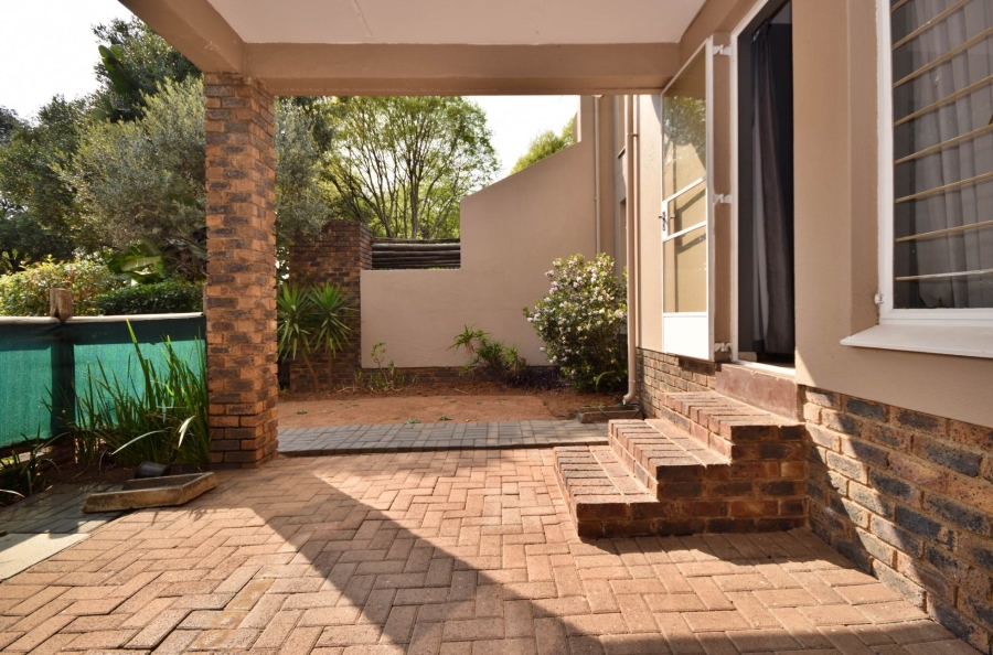 2 Bedroom Property for Sale in Sonneglans Gauteng
