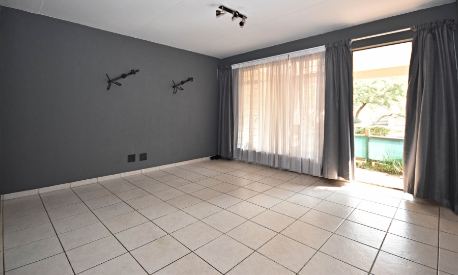 2 Bedroom Property for Sale in Sonneglans Gauteng