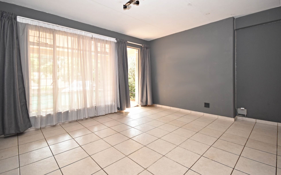 2 Bedroom Property for Sale in Sonneglans Gauteng