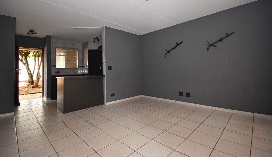 2 Bedroom Property for Sale in Sonneglans Gauteng