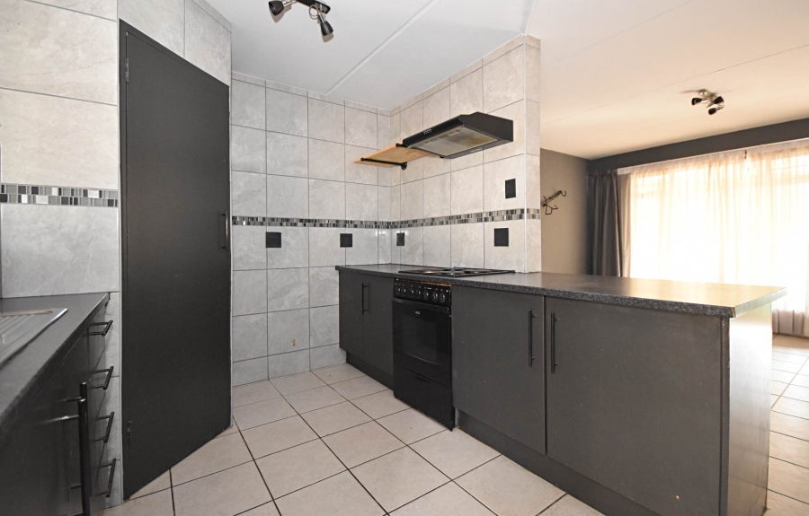 2 Bedroom Property for Sale in Sonneglans Gauteng
