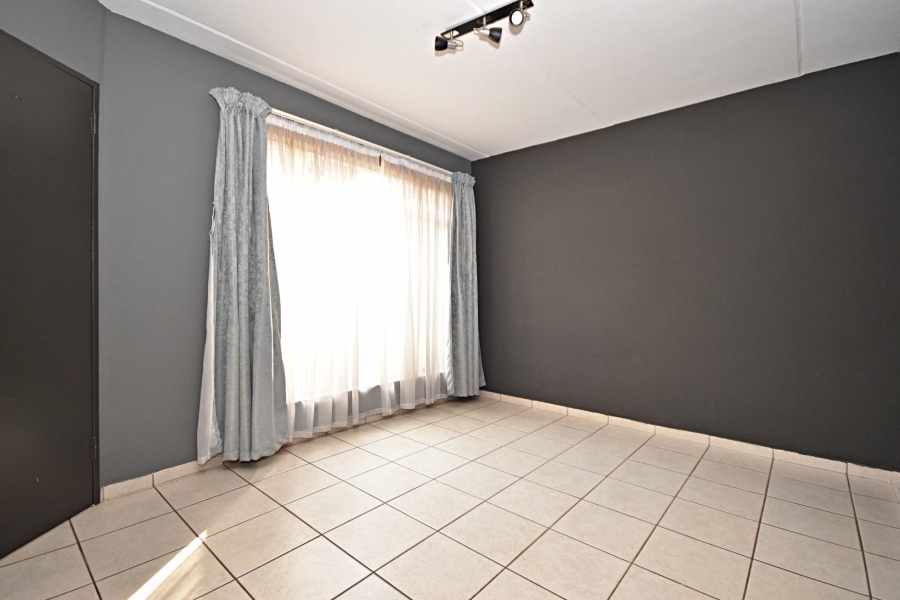 2 Bedroom Property for Sale in Sonneglans Gauteng