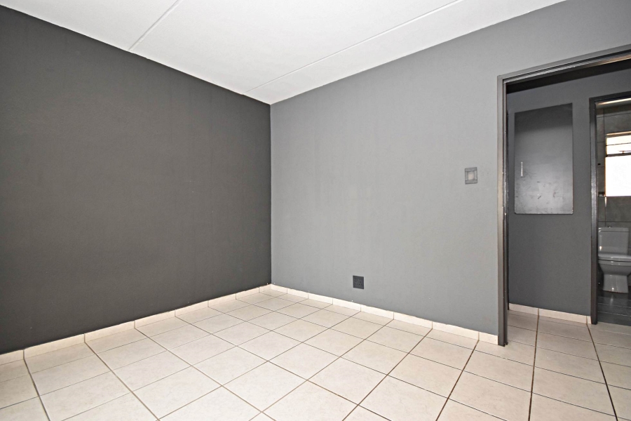 2 Bedroom Property for Sale in Sonneglans Gauteng