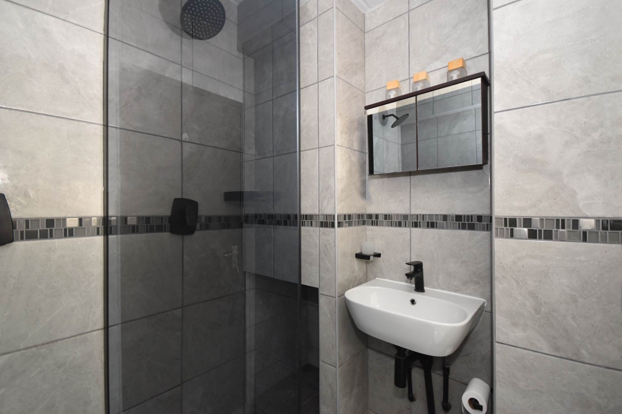 2 Bedroom Property for Sale in Sonneglans Gauteng