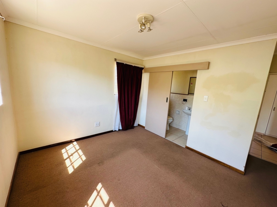 2 Bedroom Property for Sale in Olympus AH Gauteng