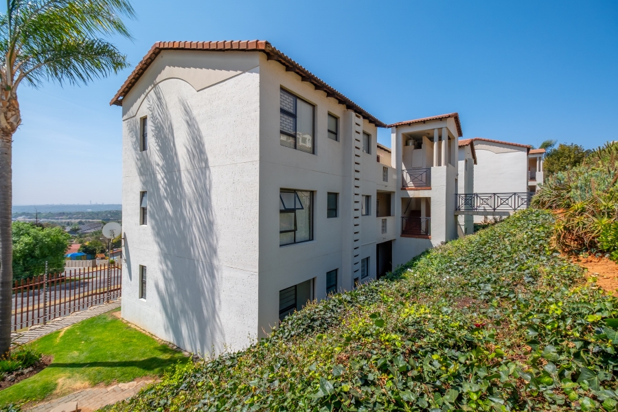 2 Bedroom Property for Sale in Constantia Kloof Gauteng