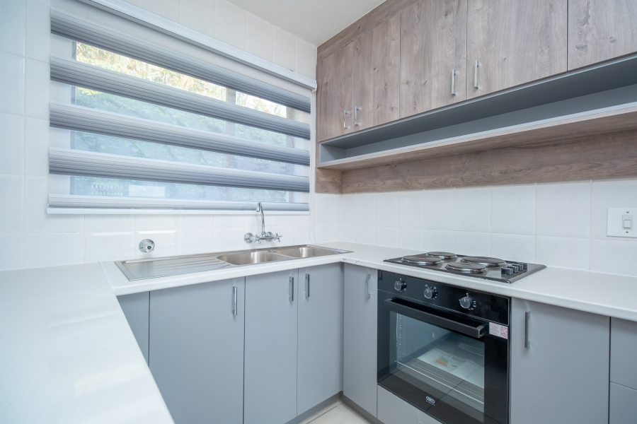 2 Bedroom Property for Sale in Constantia Kloof Gauteng