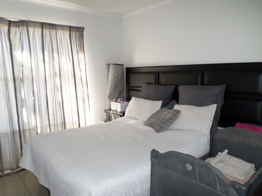 2 Bedroom Property for Sale in Greenstone Hill Gauteng
