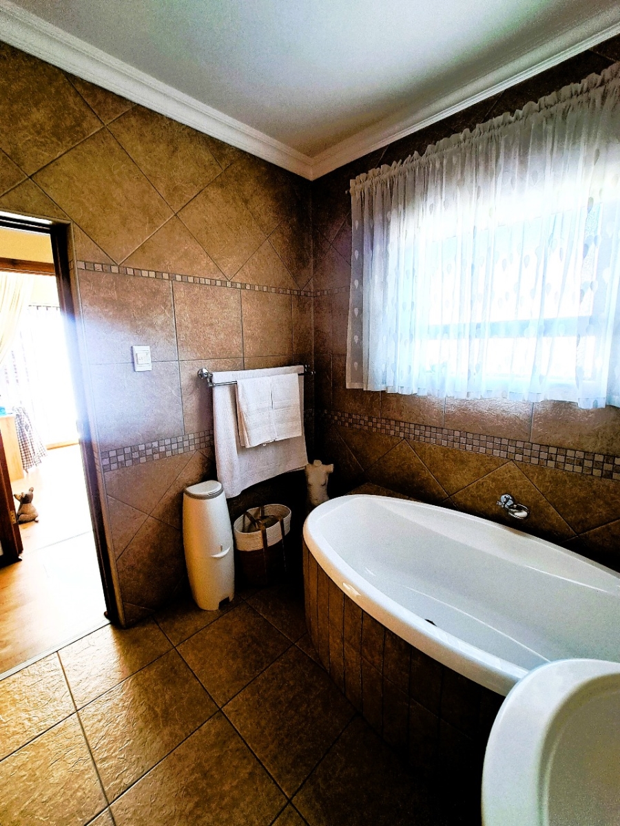 3 Bedroom Property for Sale in Vanderbijlpark SW 5 Gauteng