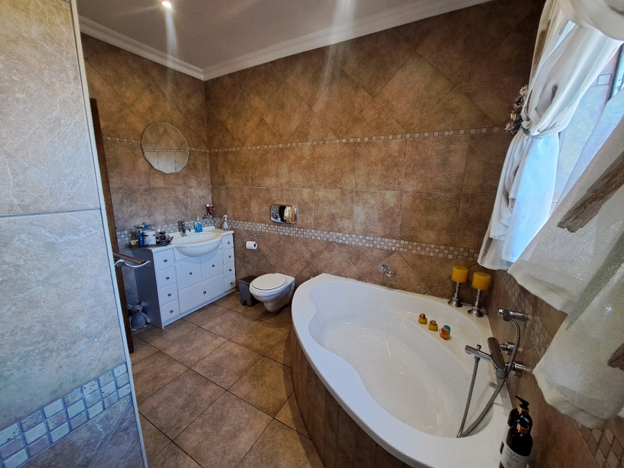 3 Bedroom Property for Sale in Vanderbijlpark SW 5 Gauteng