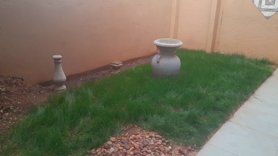 To Let 3 Bedroom Property for Rent in Birch Acres Gauteng