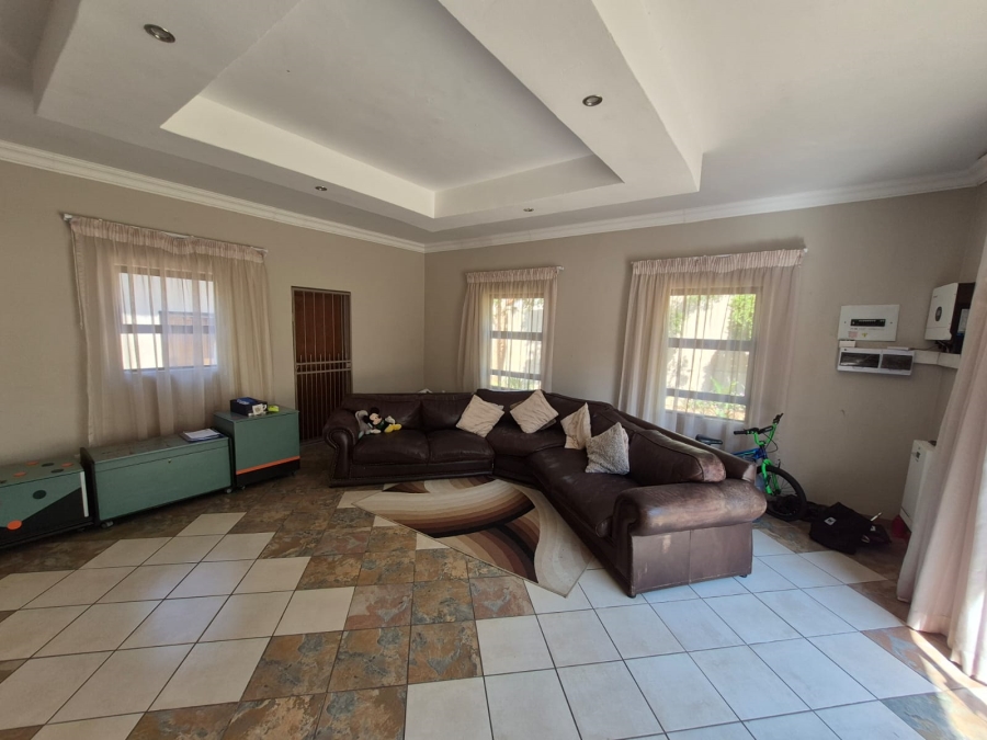 To Let 4 Bedroom Property for Rent in Lynnwood Manor Gauteng