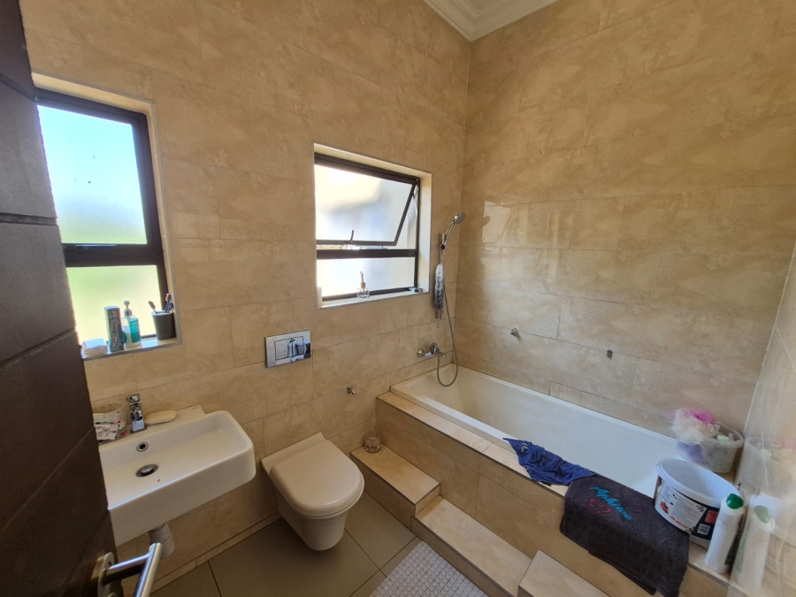 To Let 4 Bedroom Property for Rent in Lynnwood Manor Gauteng