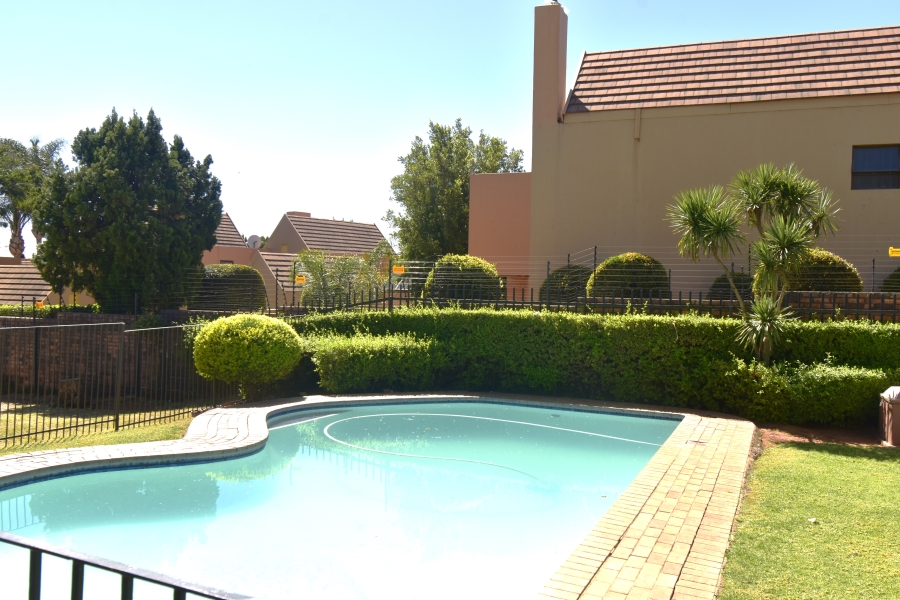 2 Bedroom Property for Sale in Boskruin Gauteng