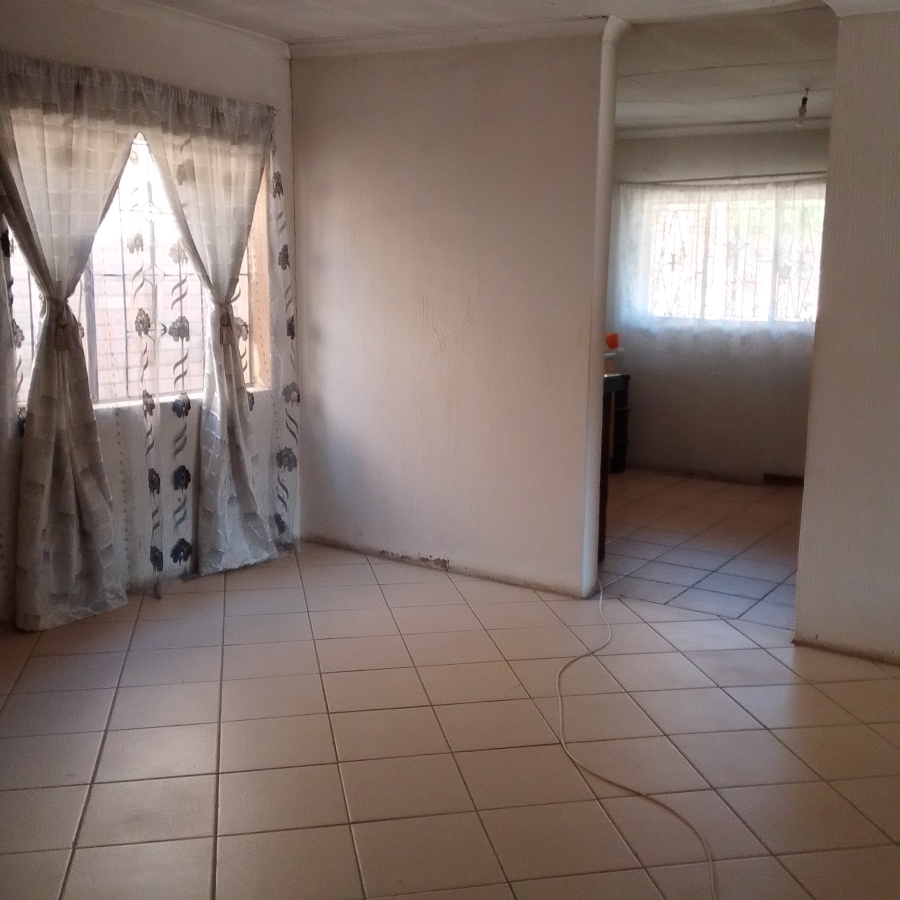 3 Bedroom Property for Sale in Lindo Park Gauteng