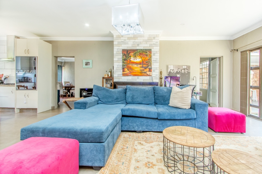 7 Bedroom Property for Sale in Linden Gauteng
