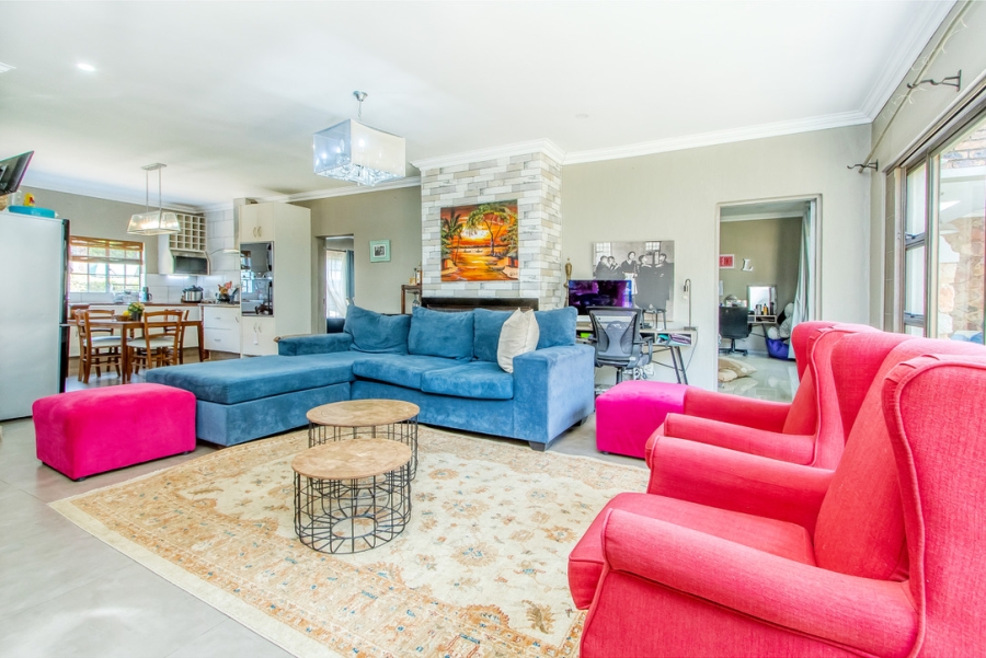 7 Bedroom Property for Sale in Linden Gauteng