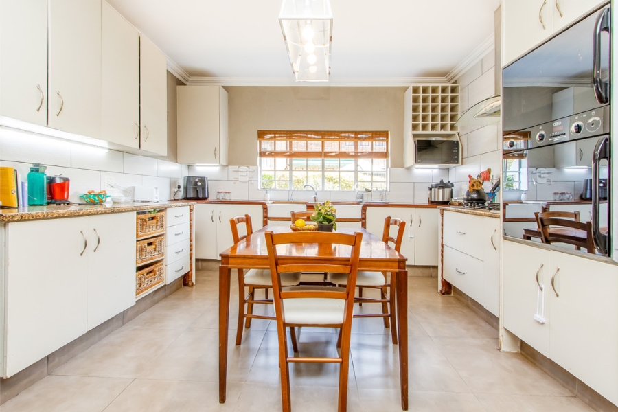 7 Bedroom Property for Sale in Linden Gauteng